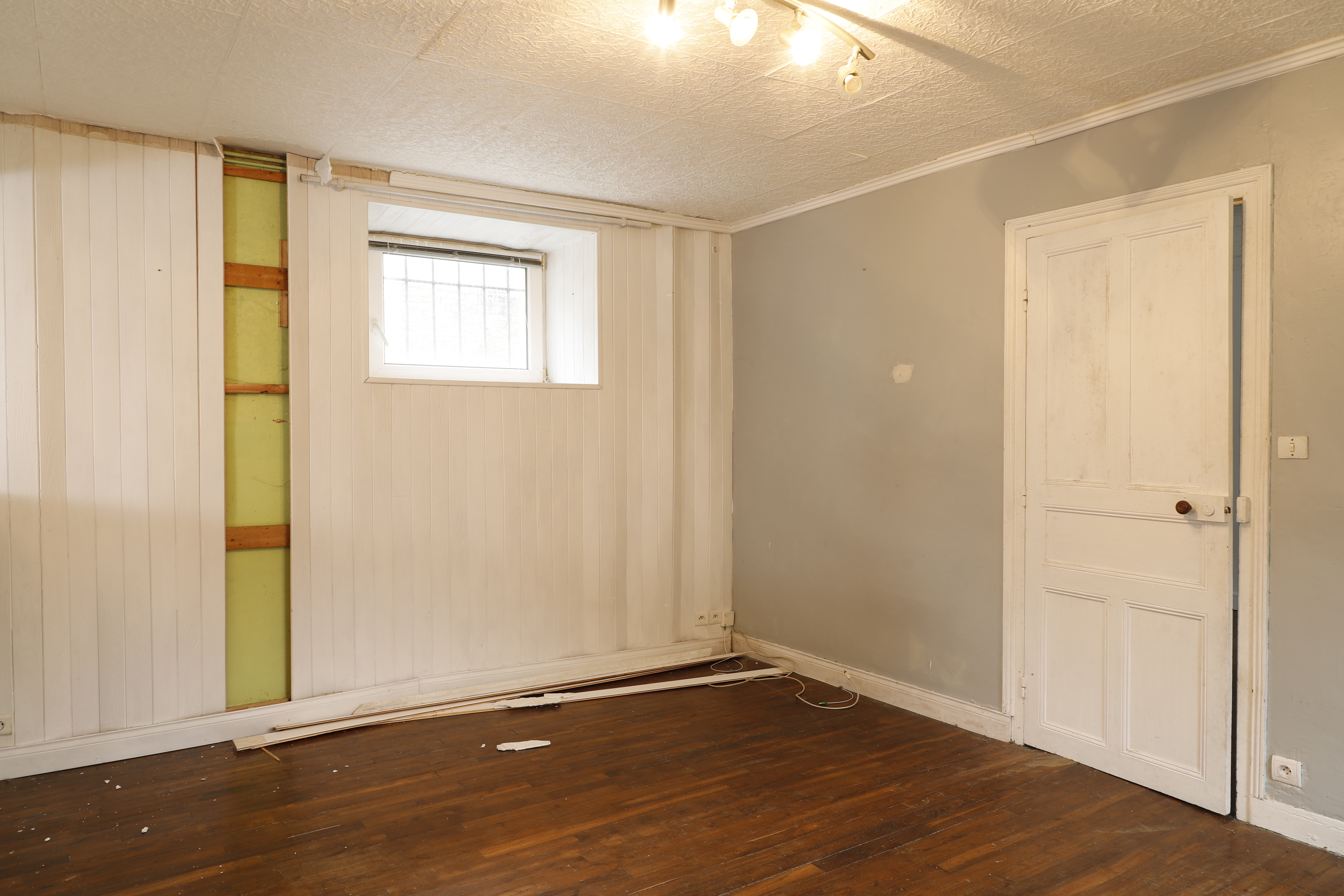 Avant - sous-sol lambris