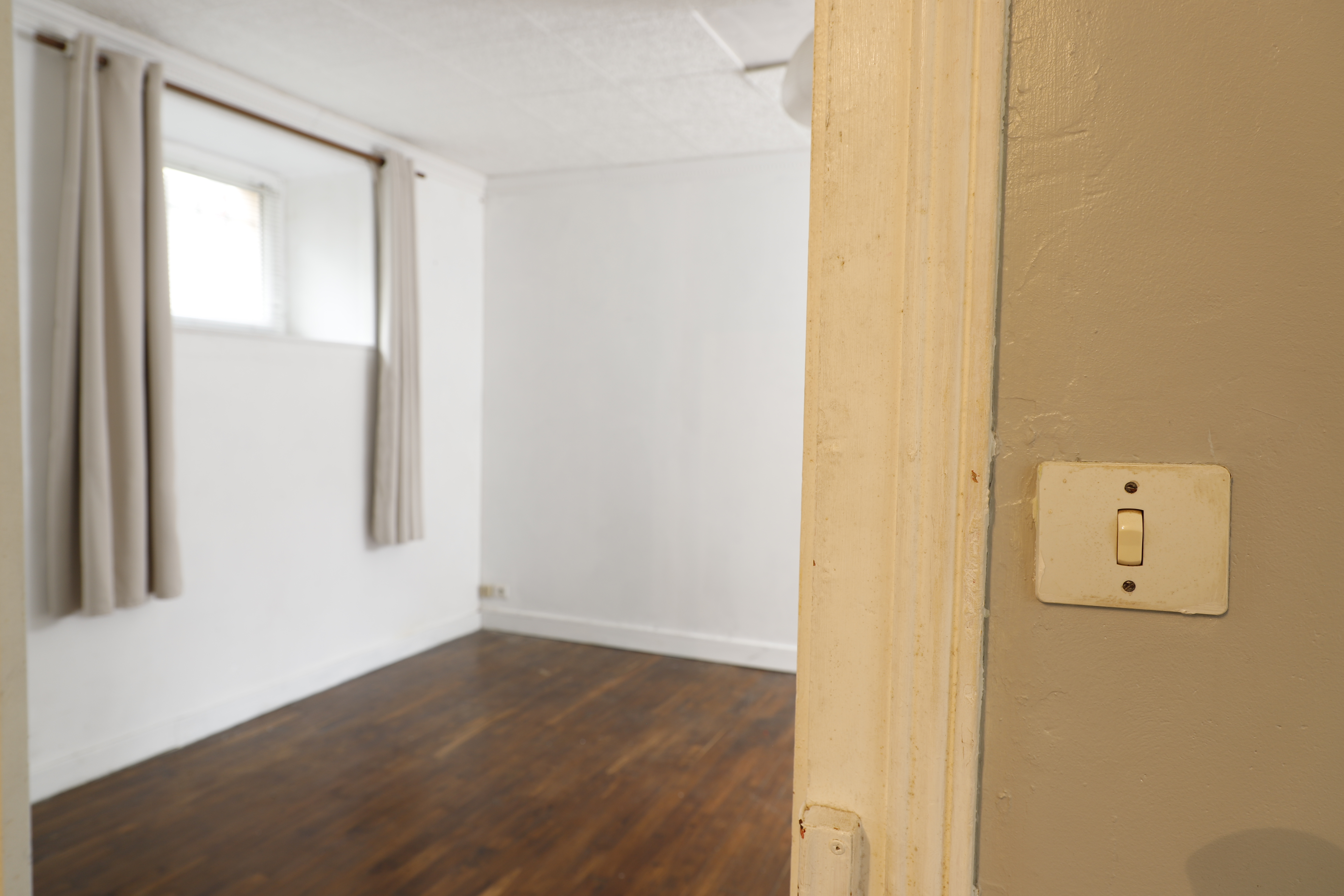 Avant - chambre vieux parquet